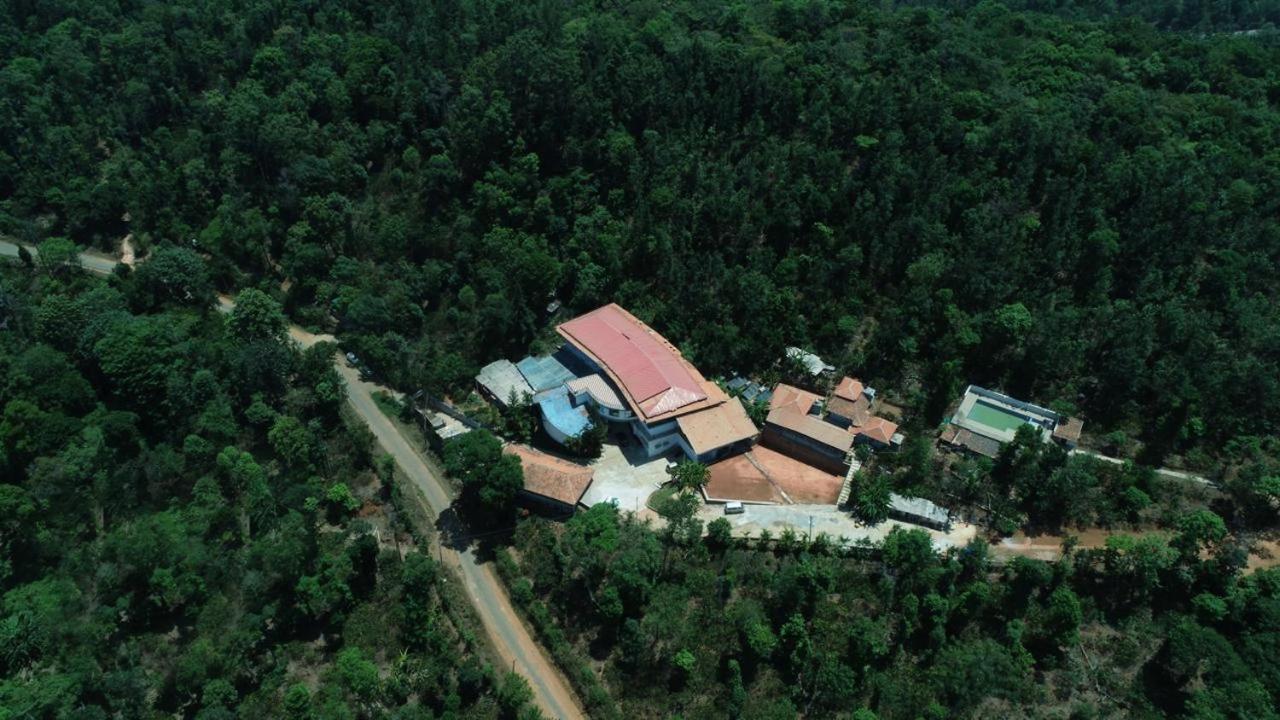La Flora Beverly Hill Resort Madikeri Luaran gambar