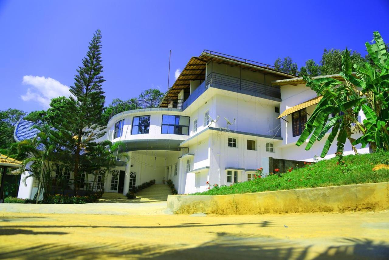 La Flora Beverly Hill Resort Madikeri Luaran gambar